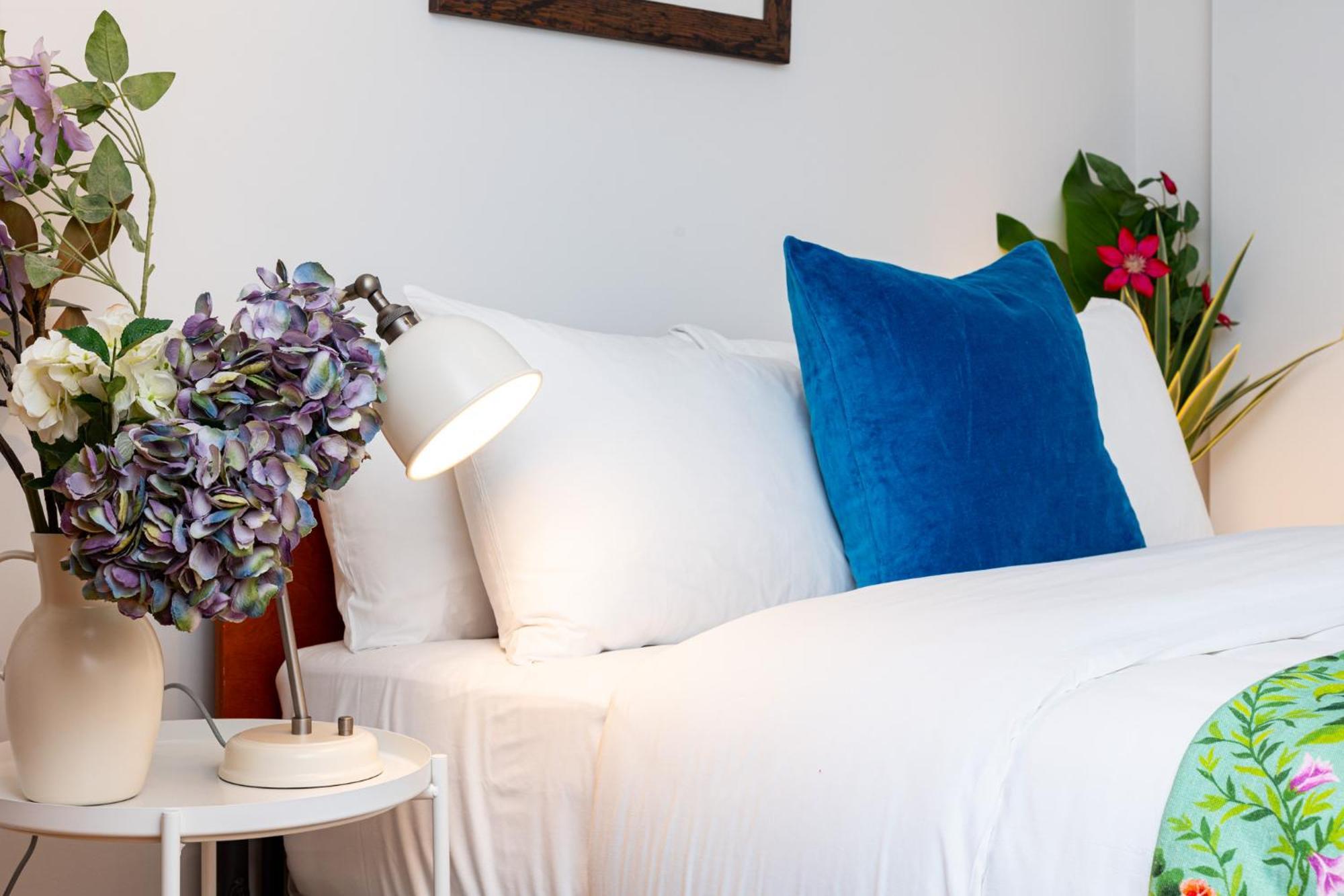 Immense Gorgeous 2br Wbalcony & Office In Chelsea Londra
