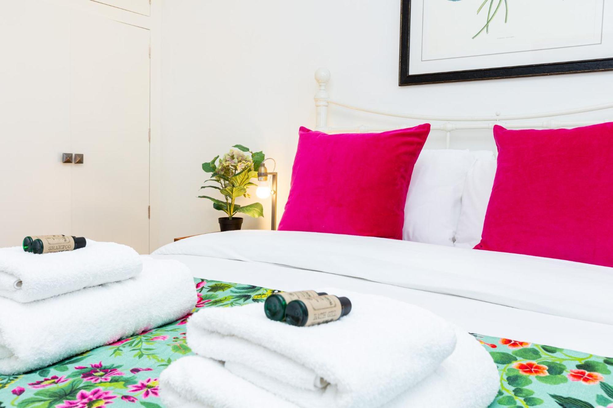 Immense Gorgeous 2br Wbalcony & Office In Chelsea Appartamento