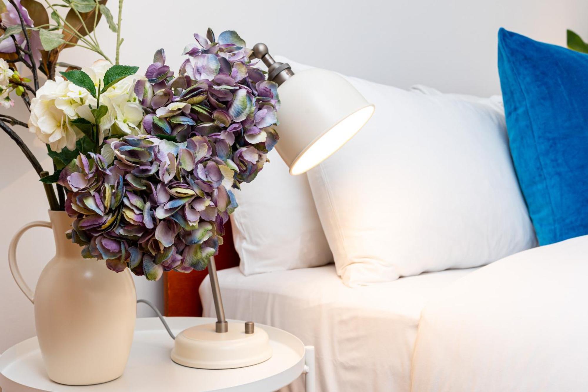 Immense Gorgeous 2br Wbalcony & Office In Chelsea * Londra