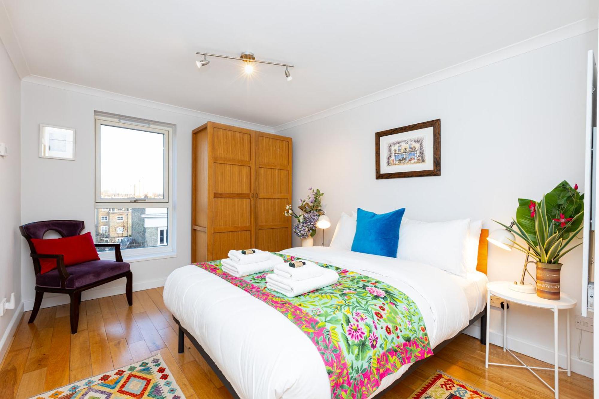 Immense Gorgeous 2br Wbalcony & Office In Chelsea Londra