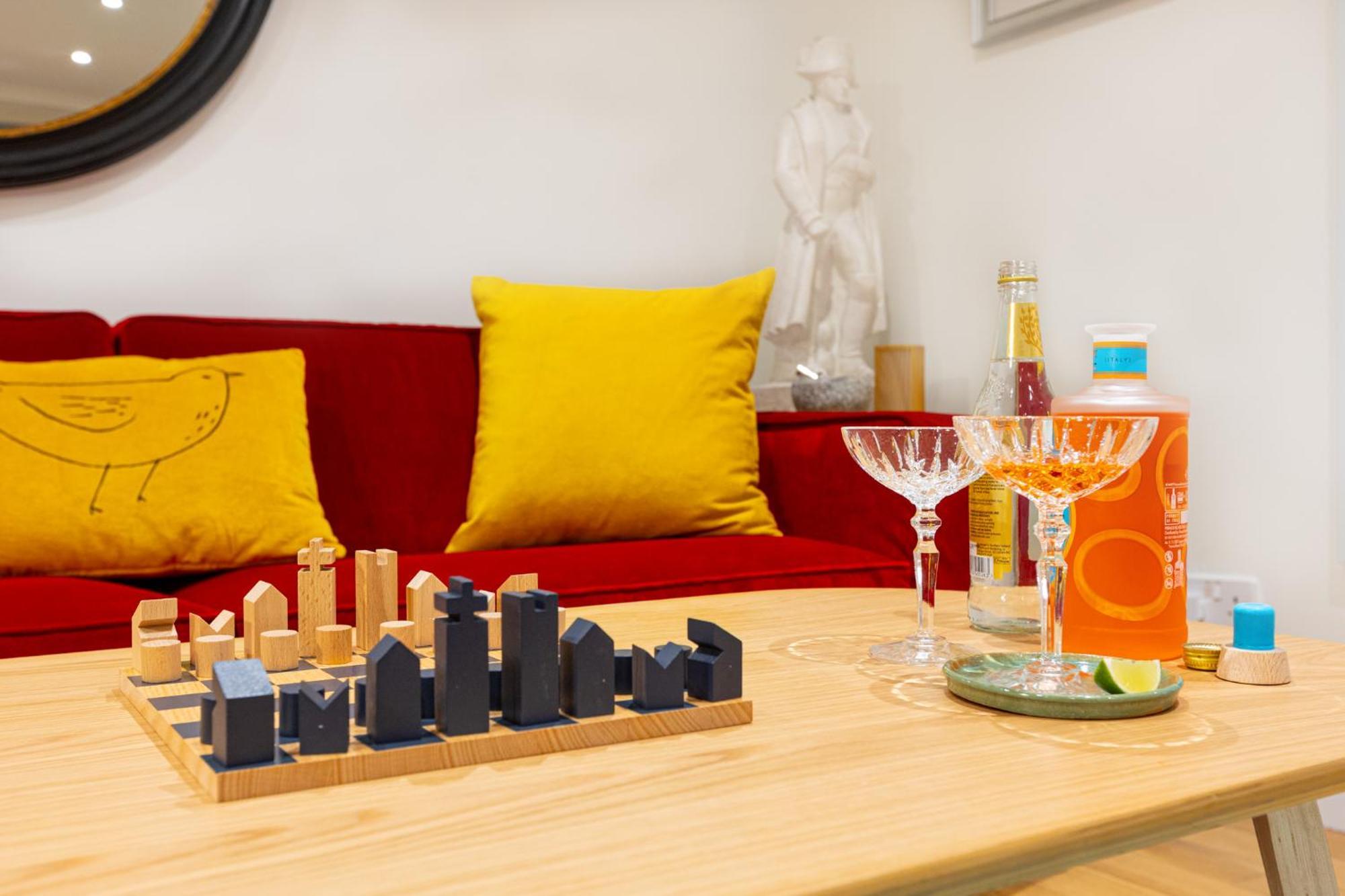Immense Gorgeous 2br Wbalcony & Office In Chelsea Londra