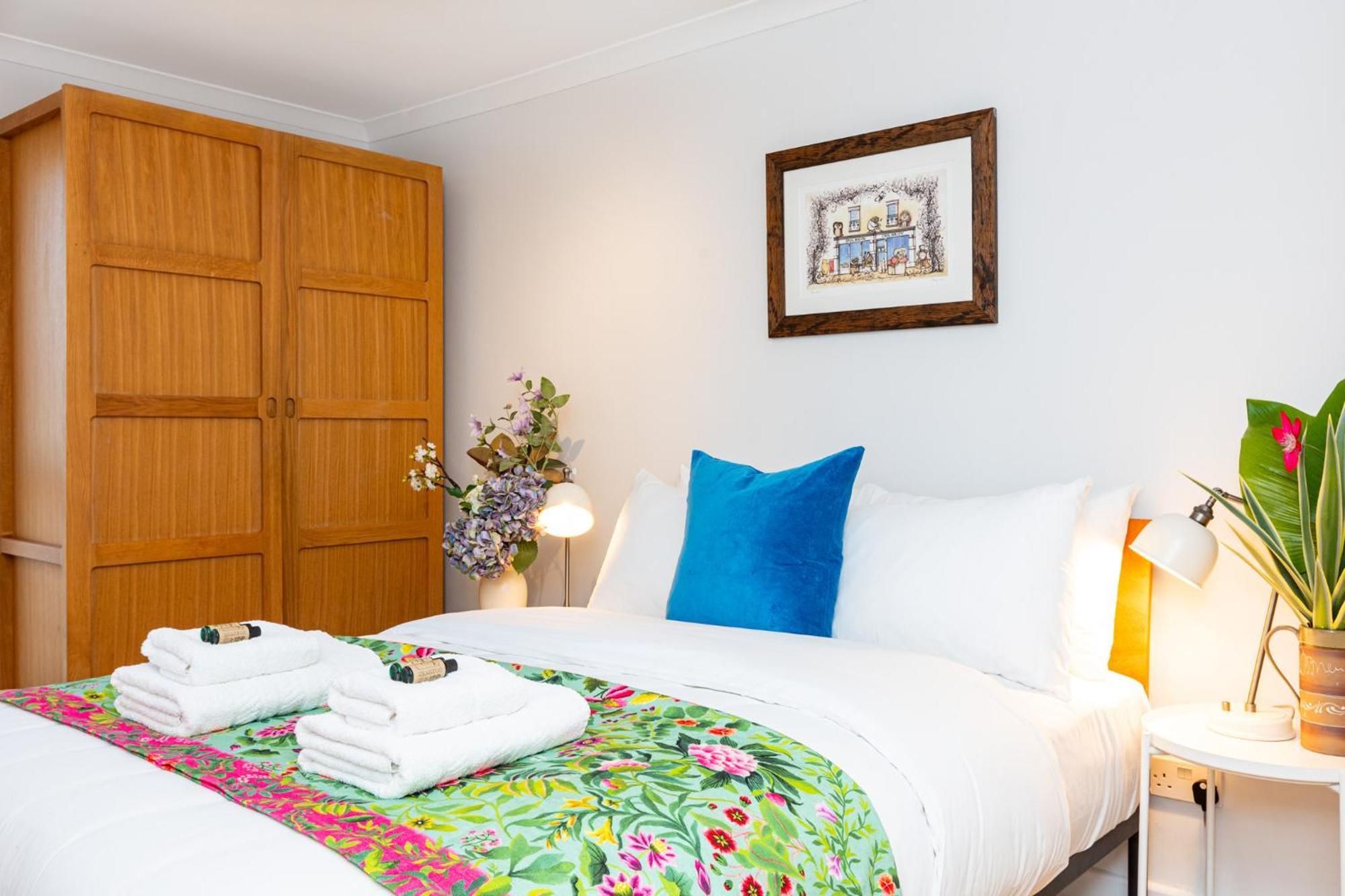 Immense Gorgeous 2br Wbalcony & Office In Chelsea Appartamento Londra