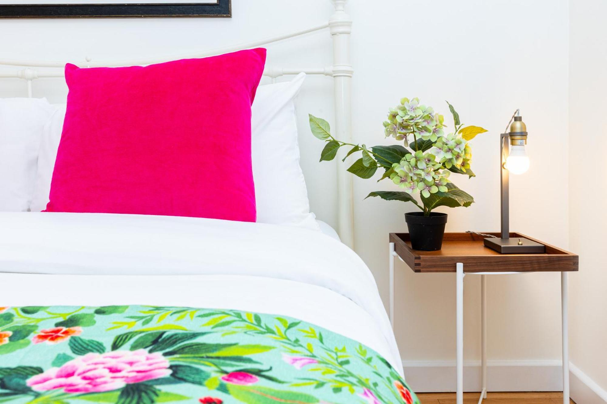 Immense Gorgeous 2br Wbalcony & Office In Chelsea Appartamento Londra