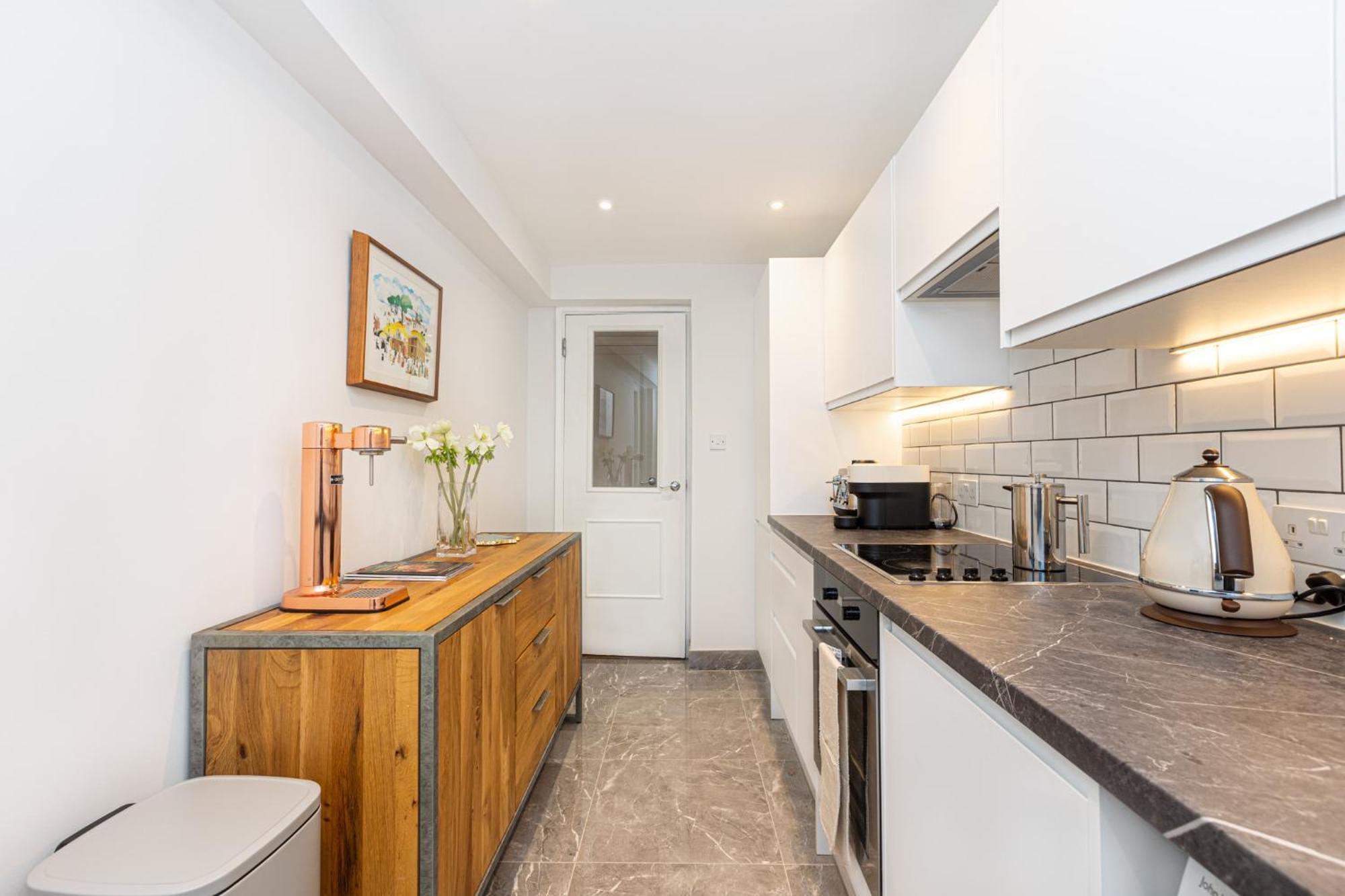 Immense Gorgeous 2br Wbalcony & Office In Chelsea Appartamento